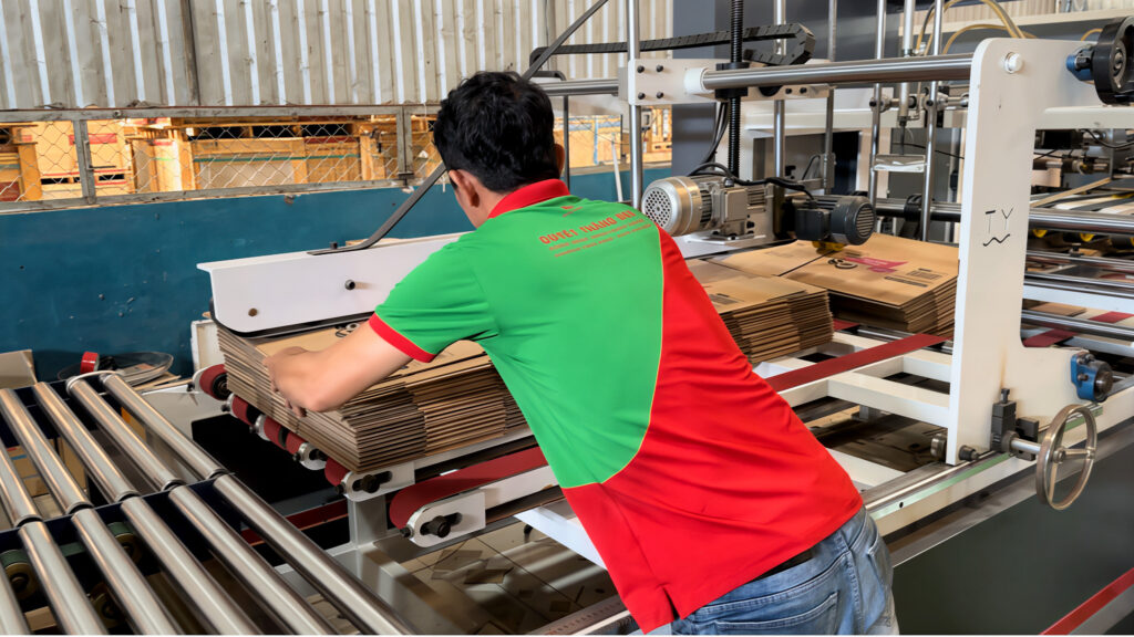 Quy trình làm việc sản xuất thùng carton – Quyết Thắng Box