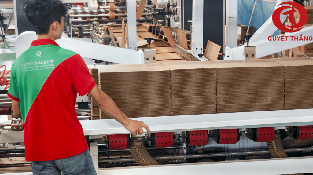 Quy trình sắp xếp sản xuất thùng carton – Quyết Thắng Box
