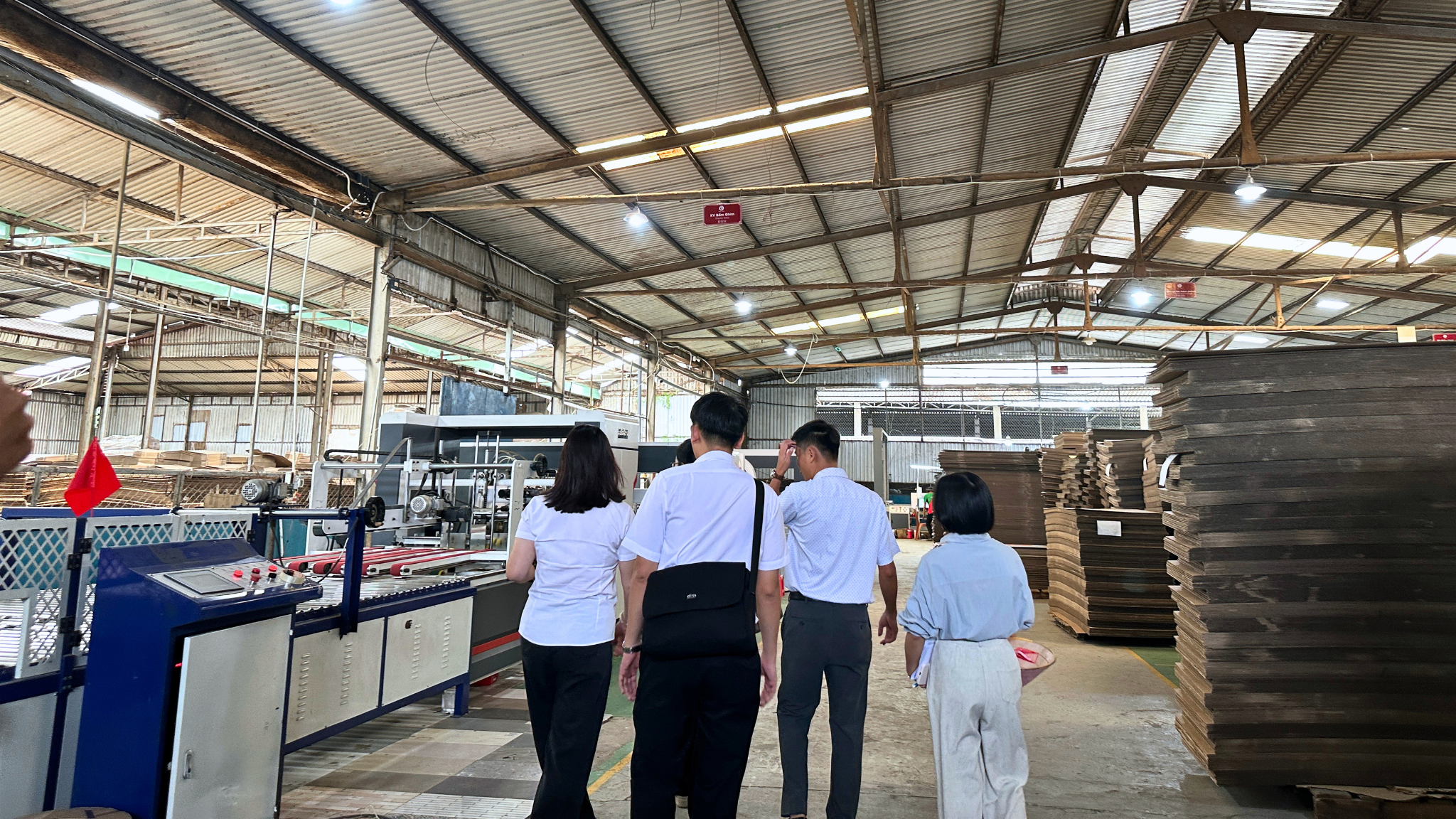 Quy Trình QC Thùng Carton Nhà Máy: Kinh Nghiệm Kiểm Soát Chất Lượng Từ Các Tập Đoàn Lớn 2026