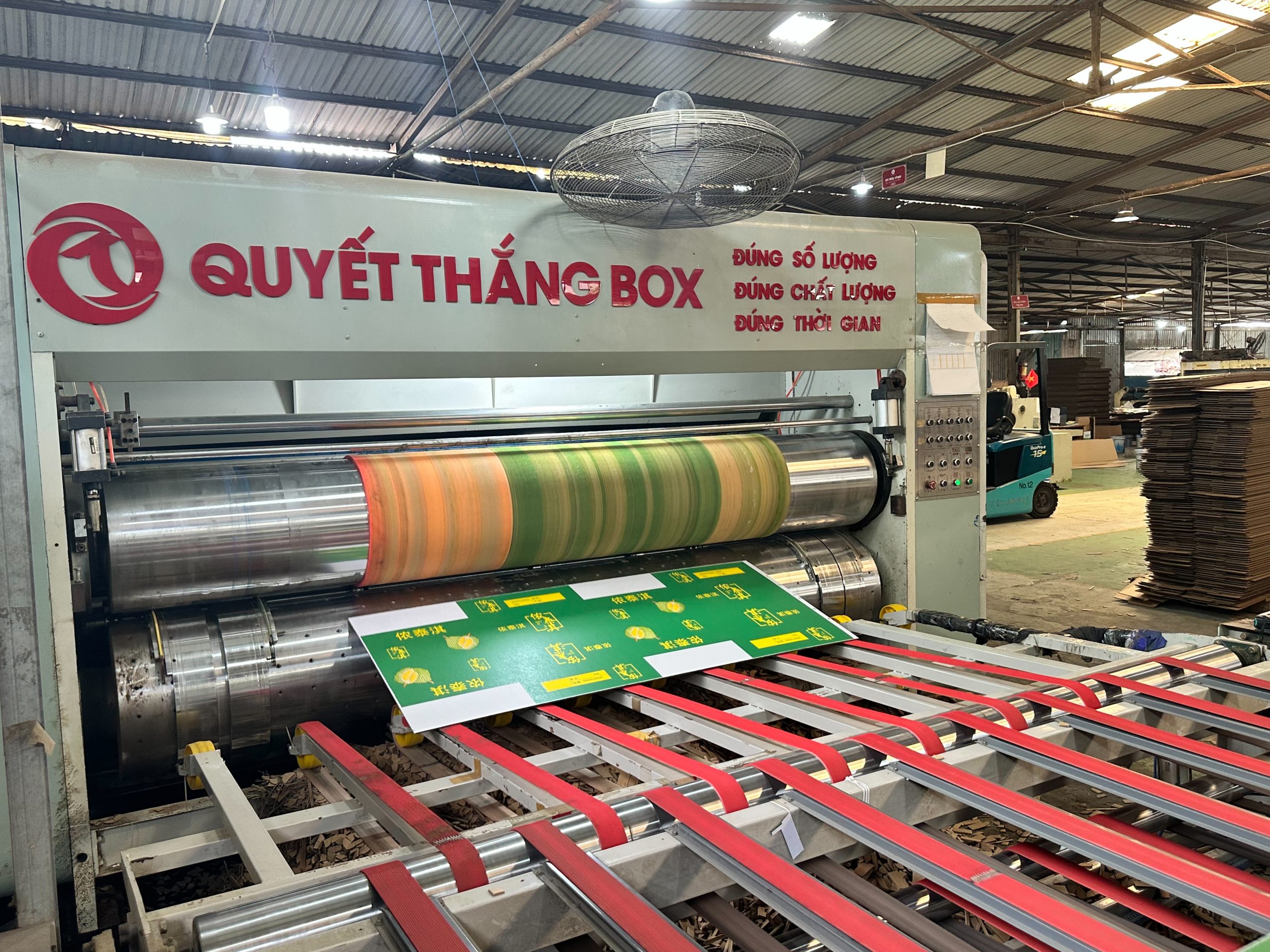 Vì Sao Nên Chọn Quyết Thắng Box Sản Xuất Thùng Carton Nắp Đối Khẩu?